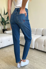 Load image into Gallery viewer, Judy Blue Queen Of Hearts Coin Pocket BF Jeans