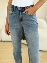 Load image into Gallery viewer, Judy Blue Mid Rise Rigid Magic Release Hem Jeans