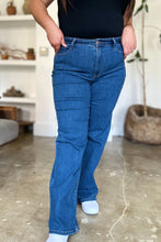 Load image into Gallery viewer, Judy Blue High Rise Straight Jeans