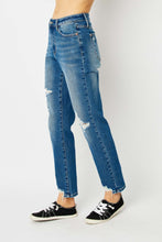 Load image into Gallery viewer, Judy Blue Queen Of Hearts Coin Pocket BF Jeans