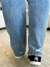 Load image into Gallery viewer, Judy Blue Mid Rise Distressed Straight Jeans