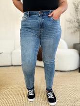 Load image into Gallery viewer, Judy Blue Mid Rise Rigid Magic Release Hem Jeans