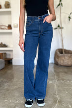 Load image into Gallery viewer, Judy Blue High Rise Straight Jeans