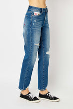 Load image into Gallery viewer, Judy Blue Queen Of Hearts Coin Pocket BF Jeans