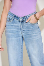 Load image into Gallery viewer, Judy Blue V Front Waistband Straight Jeans