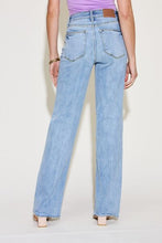 Load image into Gallery viewer, Judy Blue V Front Waistband Straight Jeans