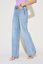 Load image into Gallery viewer, Judy Blue V Front Waistband Straight Jeans